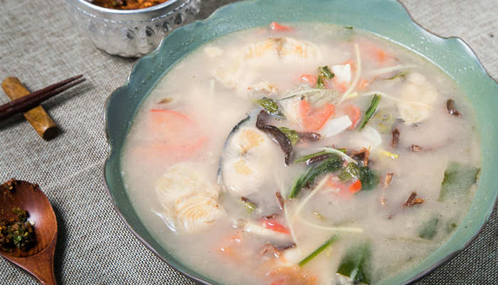 鱼番茄汤700.jpg 鱼番茄汤700.jpg