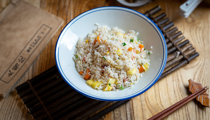 菠萝炒饭700.jpg 菠萝炒饭700.jpg