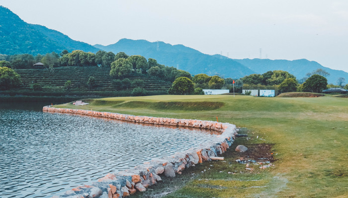 摄图网_501508151_banner_杭州市富阳区富春山居度假村高尔夫球场河边（企业商用）_副本.jpg
