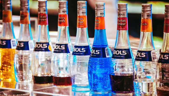 摄图网_500288716_banner_酒吧吧台 鸡尾酒洋酒伏特加（企业商用）_副本.jpg