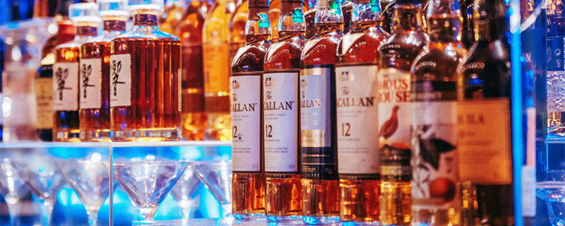 摄图网_500288715_banner_酒吧吧台 鸡尾酒洋酒伏特加（企业商用）_副本.jpg