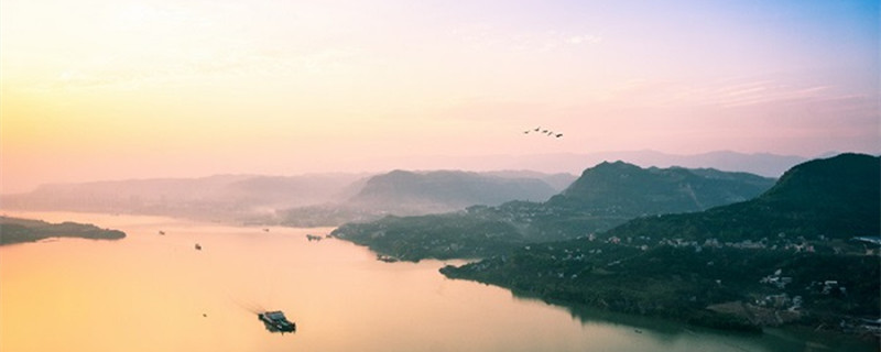 摄图网_500086097_长江  三峡 秋色（企业商用）_副本.jpg