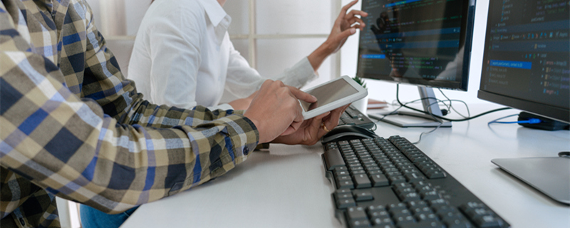 摄图网_302524965_程序员从事台式程序编代码技术或网站设计（企业商用）1_副本.jpg
