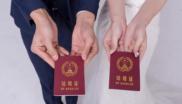 摄图网_500800927_banner_情侣1婚纱手持结婚证（企业商用）_副本.jpg