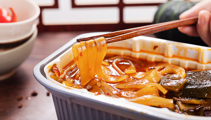 700自热火锅.jpg
