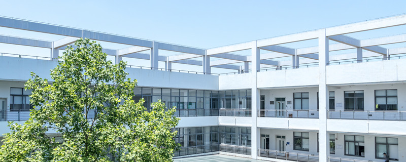 摄图网_500383392_banner_大学校园教学楼教室（企业商用）_副本.jpg