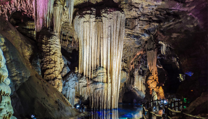 摄图网_501575341_banner_贵州独山天洞景钟乳石区（企业商用2）_副本.jpg