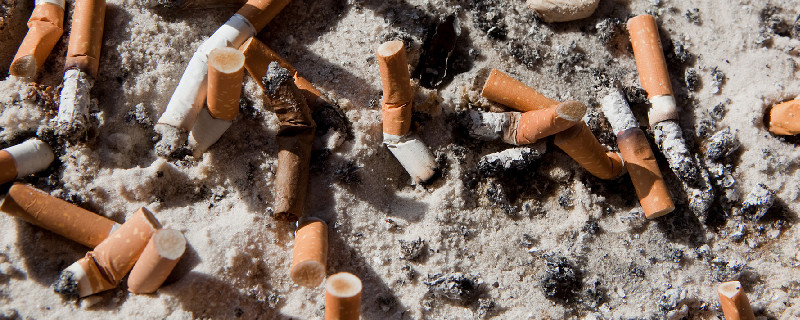 摄图网_501460637_banner_沙子里的烟头（企业商用1）_副本.jpg