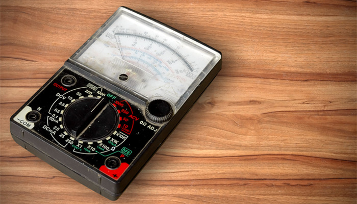 摄图网_303340203_表格上的电压计(企业商用)2.jpg 摄图网_303340203_表格上的电压计(企业商用)2.jpg