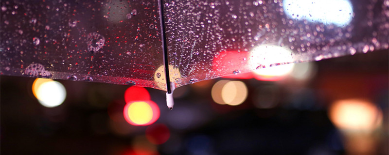 摄图网_500506608_banner_下雨天雨伞雨珠素材（企业商用）_副本.jpg