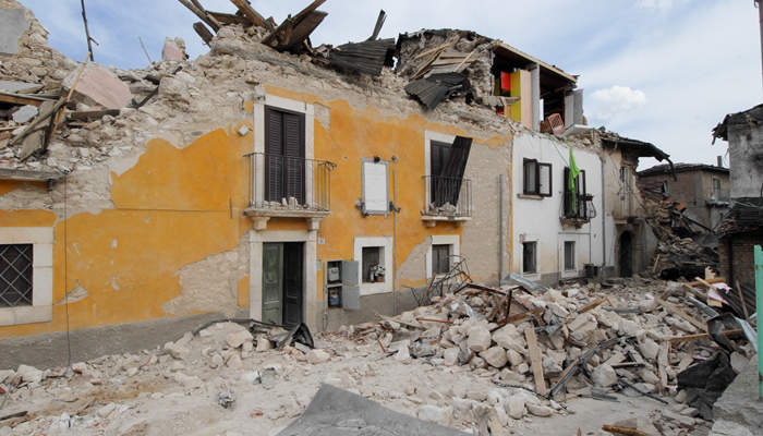 摄图网_303565855_被地震摧毁的城市(企业商用)_副本.jpg 摄图网_303565855_被地震摧毁的城市(企业商用)_副本.jpg