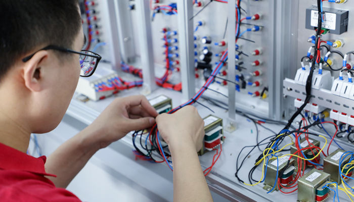 工业 电器 线路 700.jpg 工业 电器 线路 700.jpg