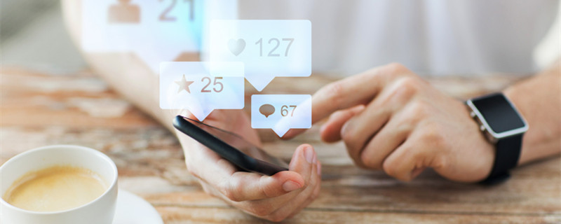 摄图网_300123670_banner_现代技术人的用智能手机带社交媒体图标的智能手表拉近男的手手智能手机智能手表社交媒体（企业商用）_副本.jpg