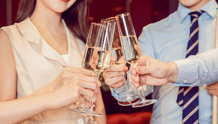 摄图网_501407971_banner_酒会同事举杯庆祝(企业商用)_副本.jpg